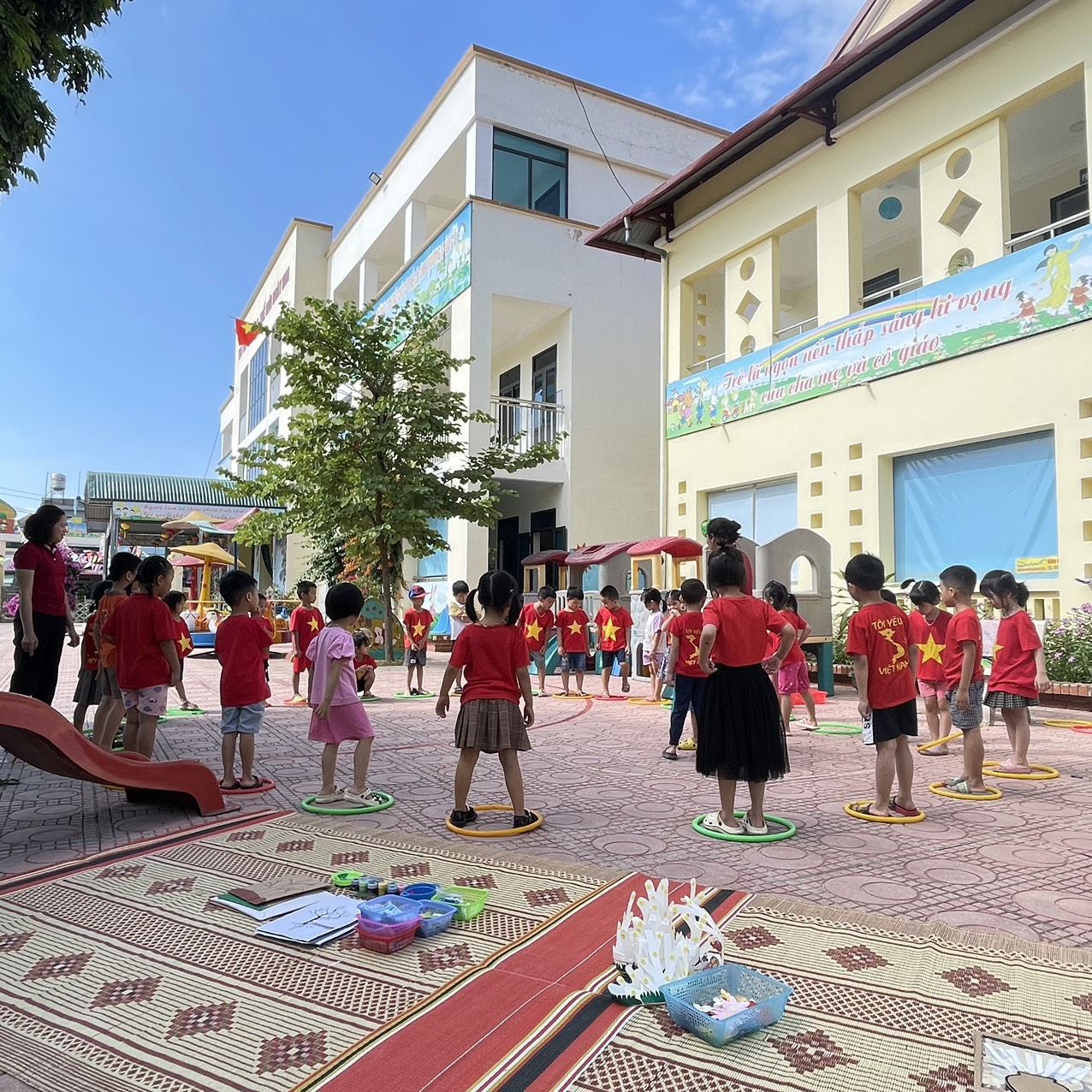 Trường Mầm non Thanh Bình  Tổ chức hoạt động chơi ngoài trời cho trẻ